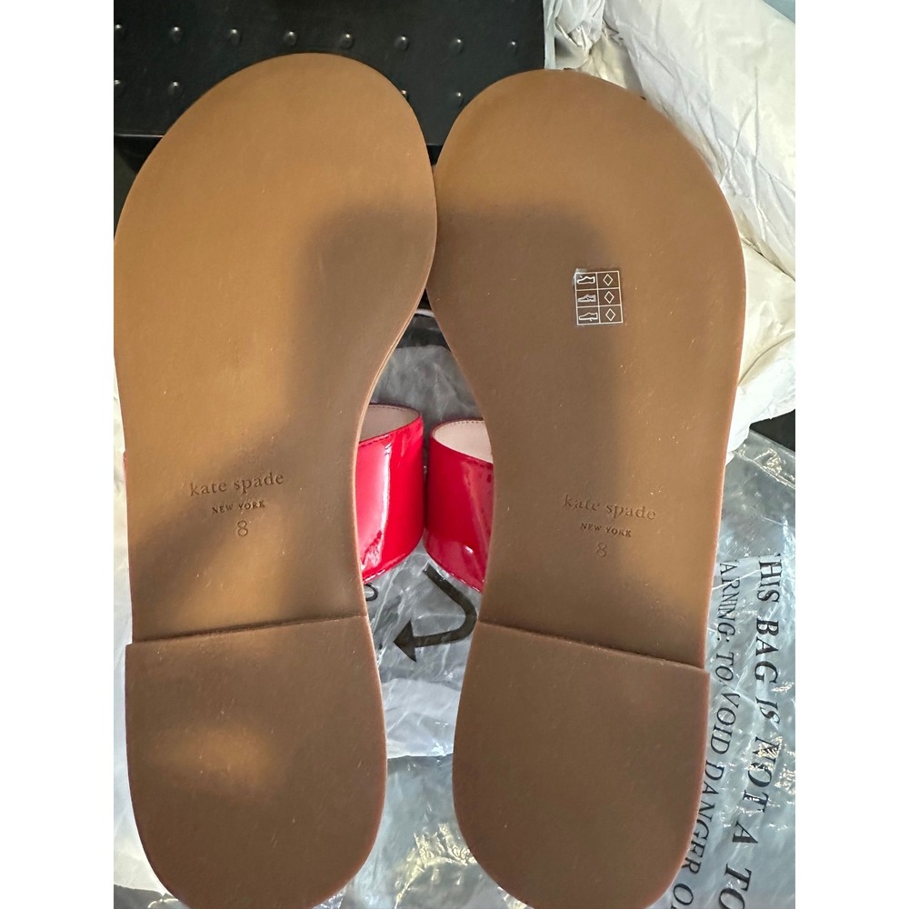 Kate Spade New York Red Patent Leather Spade Heart Buckle Sandals Size 8 NWOT - Picture 3 of 3